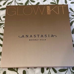 Anastasia Beverly Hills Sun Dipped Glow Kit in Gold